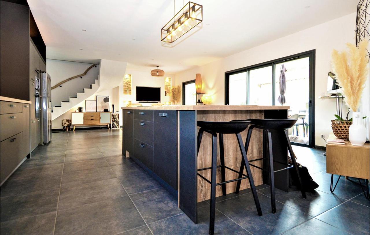 3 Bedroom Amazing In Montfavet Avignon